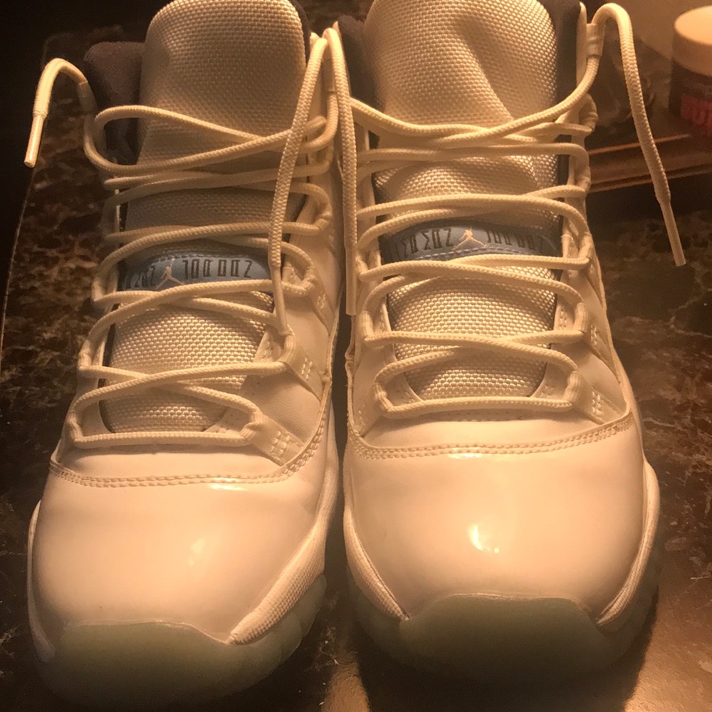 AIR JORDAN HIGH TOP BASKETBALL SHOES